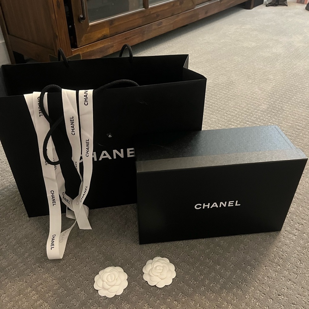 Chanel Black Gift Box set with lots White Ribbon and flowers decor